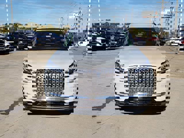 New 2026 Lincoln Corsair Premiere image 3