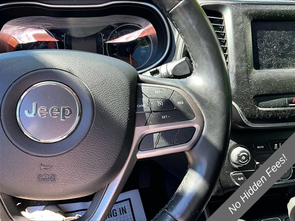 Used 2019 Jeep Cherokee Latitude w/ Cold Weather Group AWD/4WD image 17