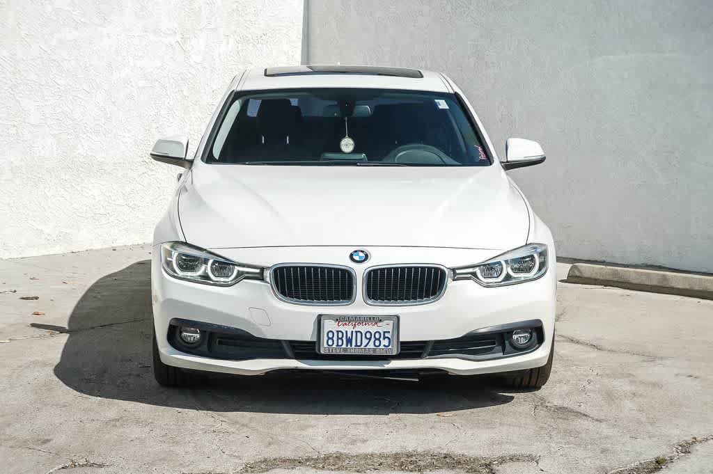 Used 2018 BMW 320i Sedan RWD image 2