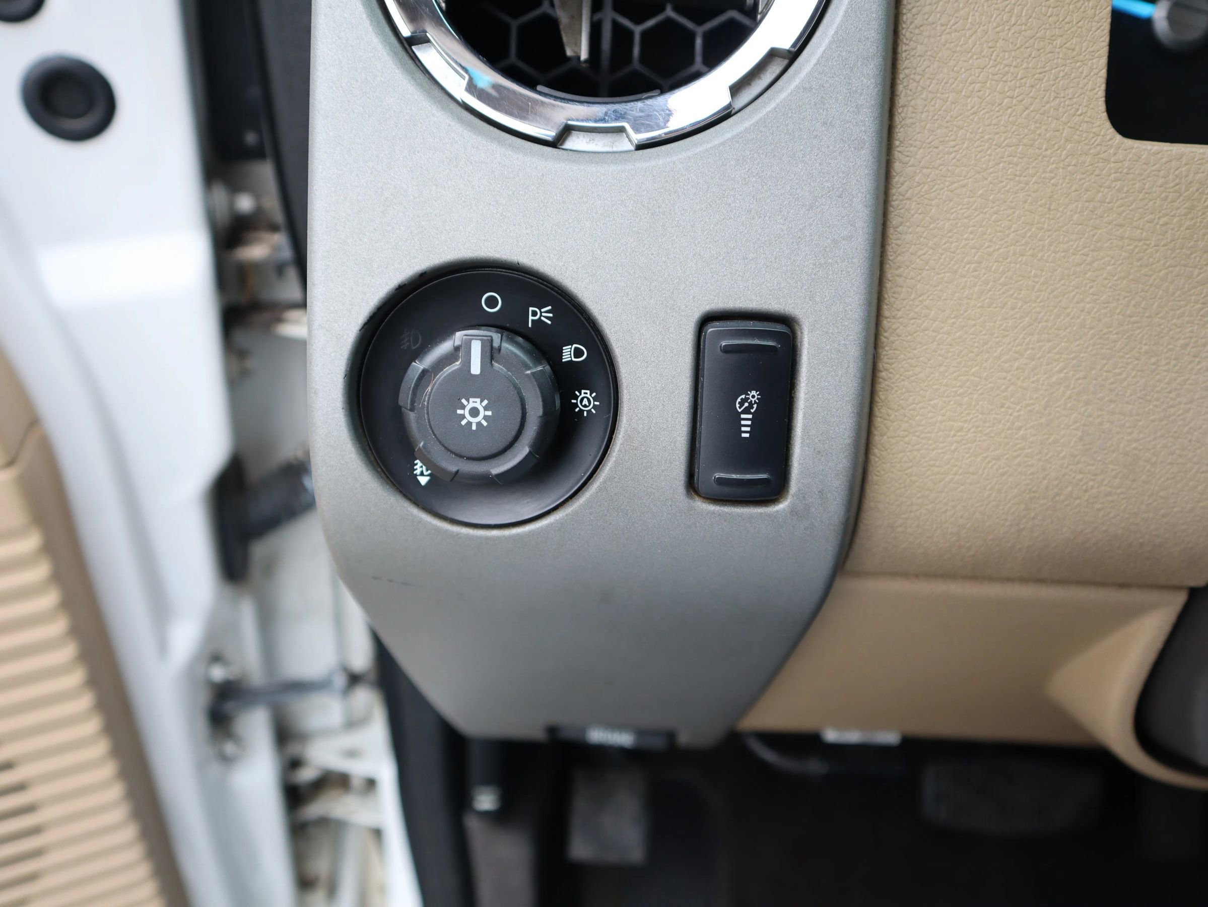 Used 2014 Ford F250 Lariat w/ Lariat Interior Package image 21