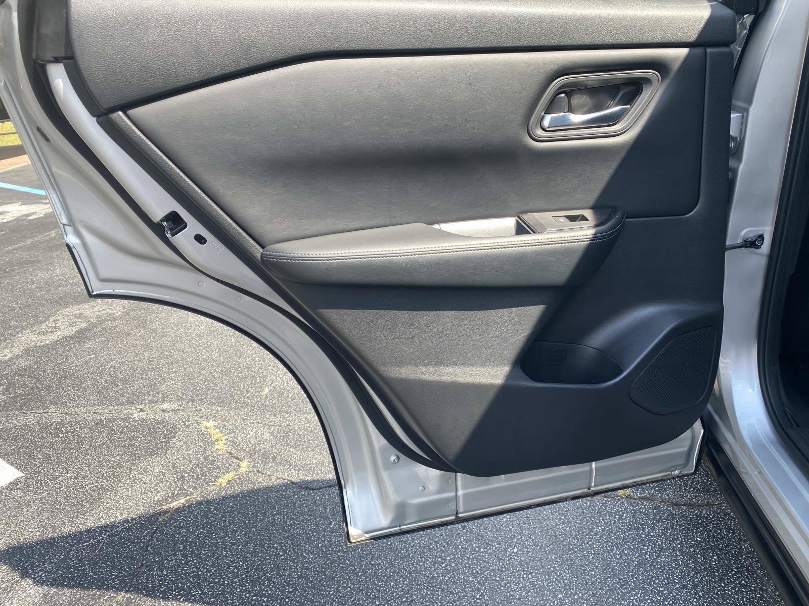 Used 2025 Nissan Rogue SV FWD image 16