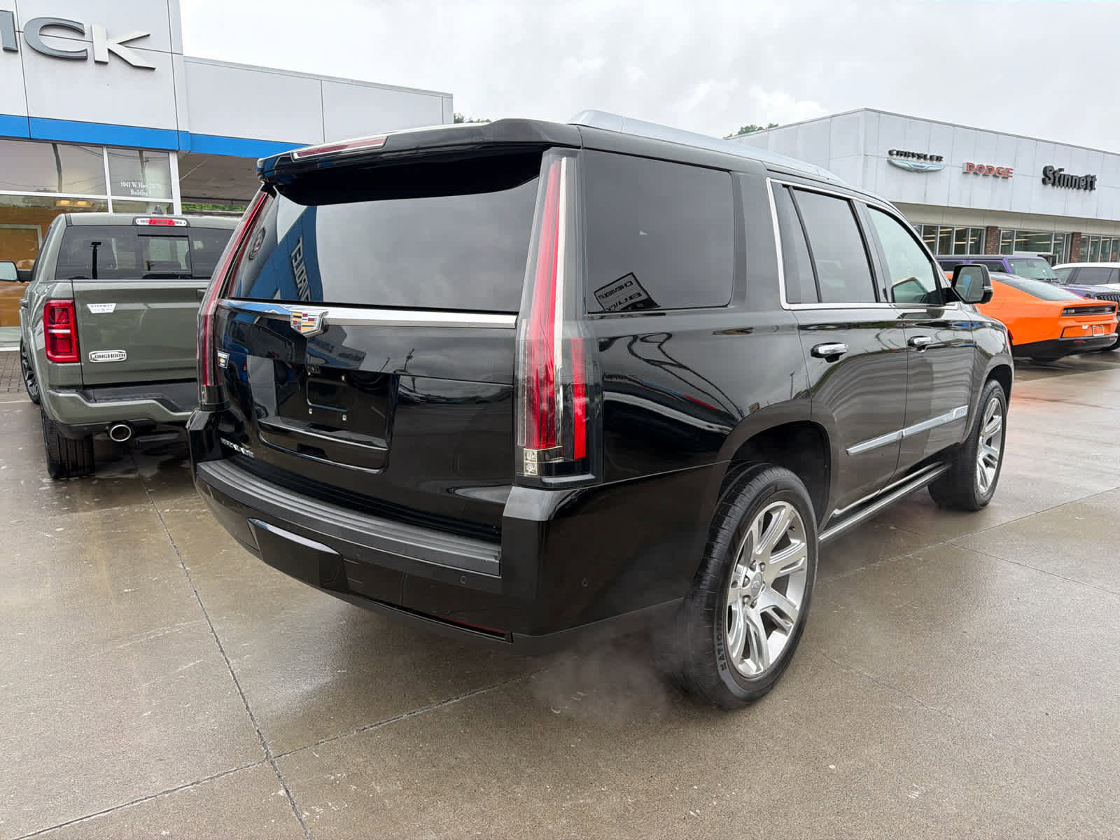 Used 2017 Cadillac Escalade Premium Luxury RWD image 7