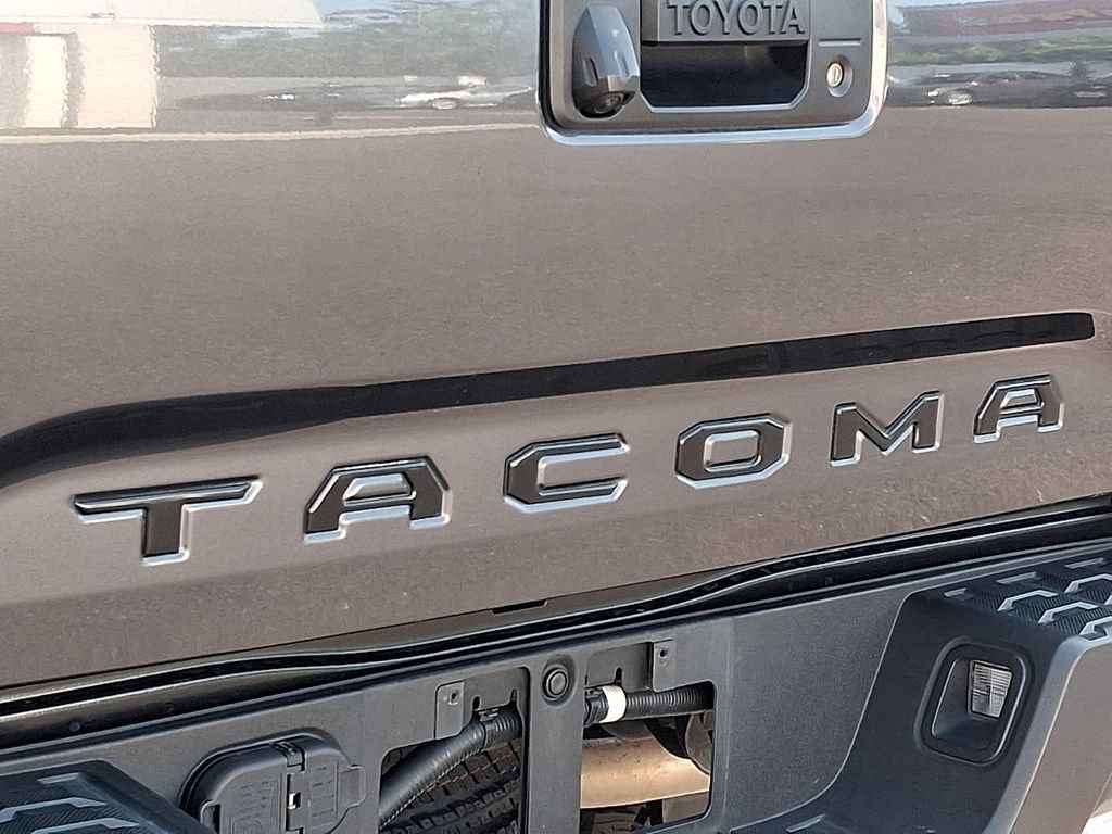 Used 2022 Toyota Tacoma TRD Sport AWD/4WD image 29