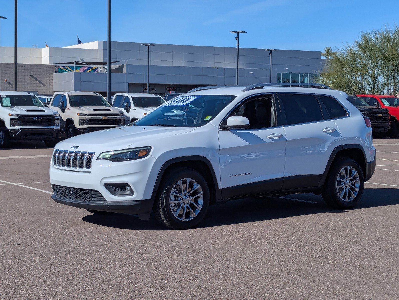 Used 2021 Jeep Cherokee Latitude Lux image 2