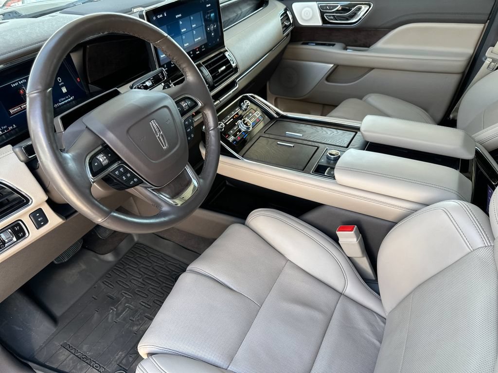 Certified 2024 Lincoln Navigator Reserve AWD/4WD image 9