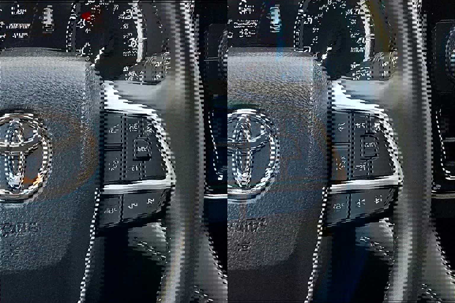 Used 2024 Toyota Highlander LE image 26