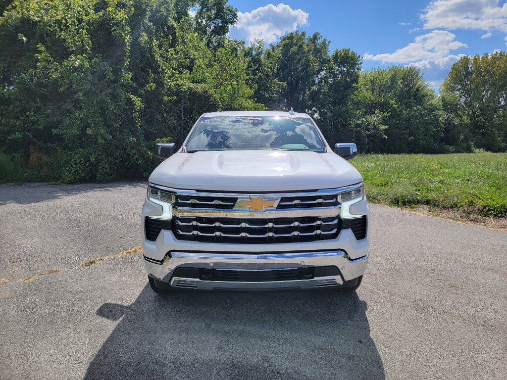 Used 2025 Chevrolet Silverado 1500 LTZ image 2