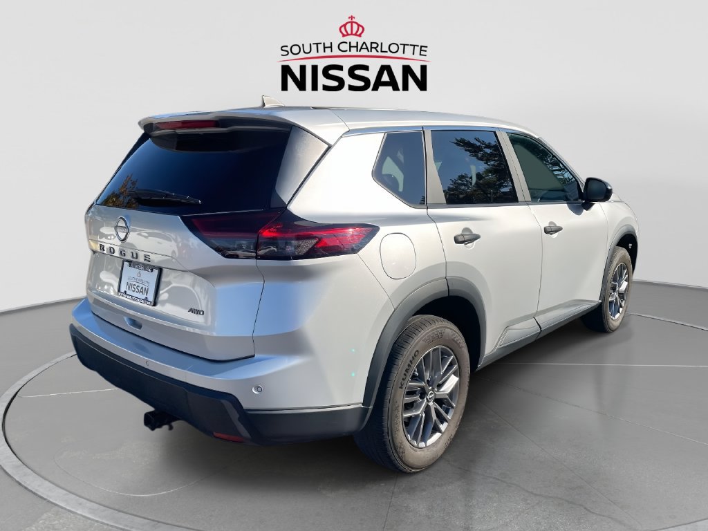 Used 2025 Nissan Rogue S AWD/4WD image 6