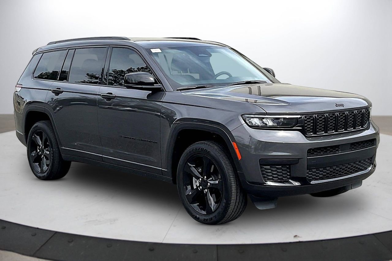 Certified 2025 Jeep Grand Cherokee L Altitude image 2
