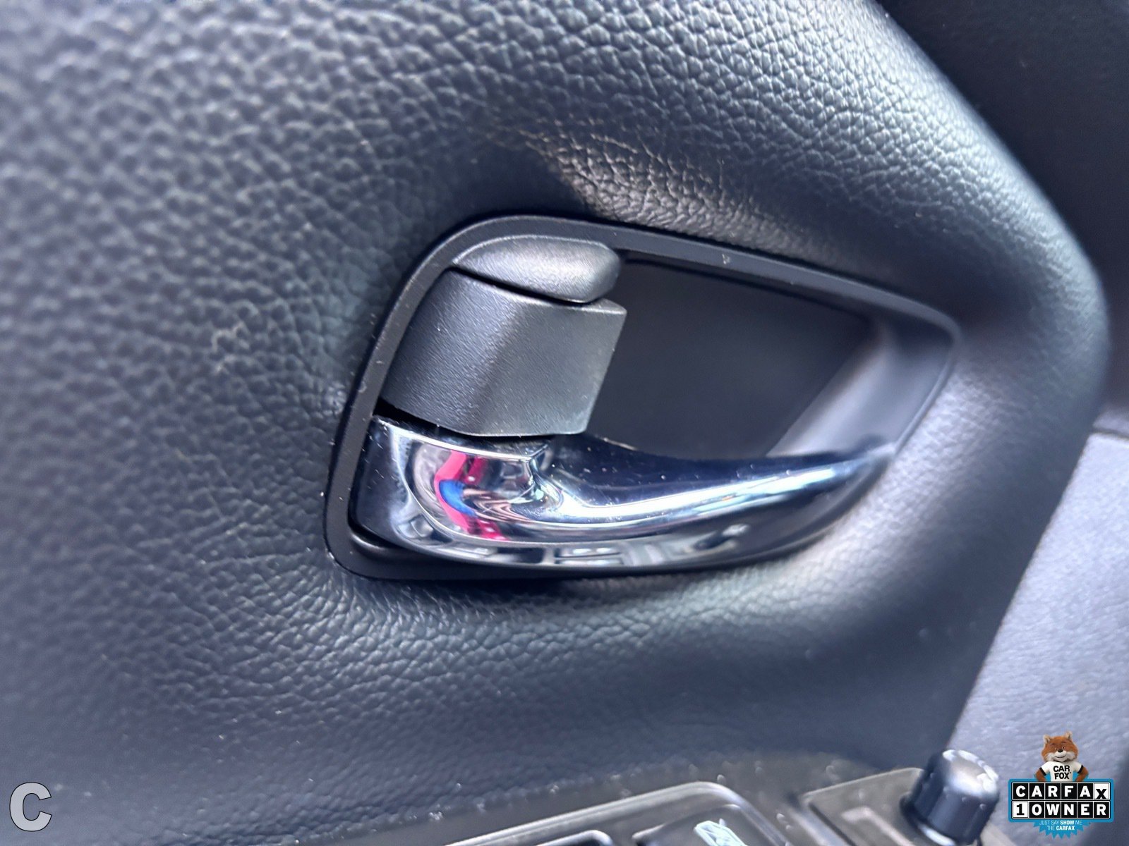 Used 2024 Nissan Titan SV w/ SV Convenience Package RWD image 15