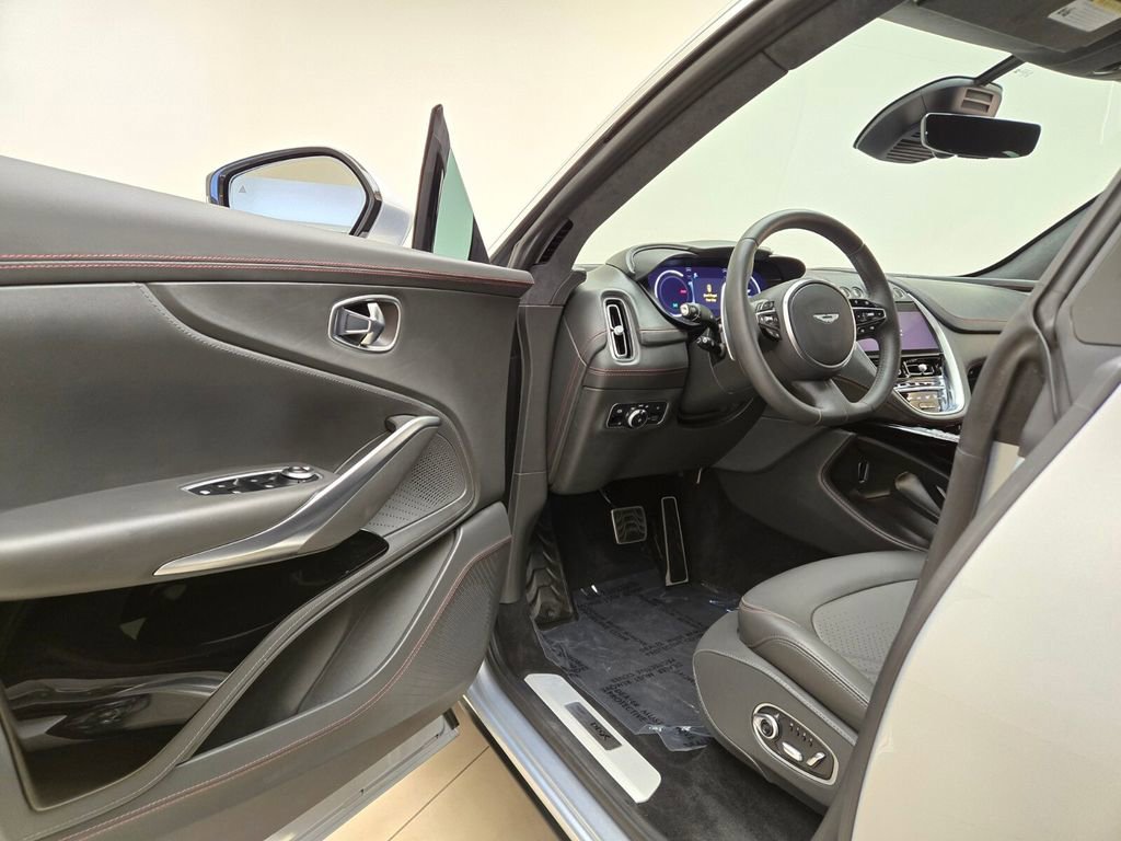 Used 2024 Aston Martin DBX image 16