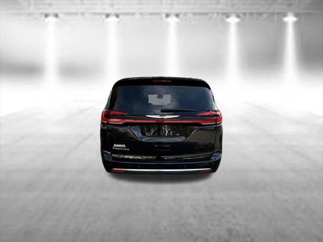 Certified 2024 Chrysler Pacifica Touring-L FWD image 6