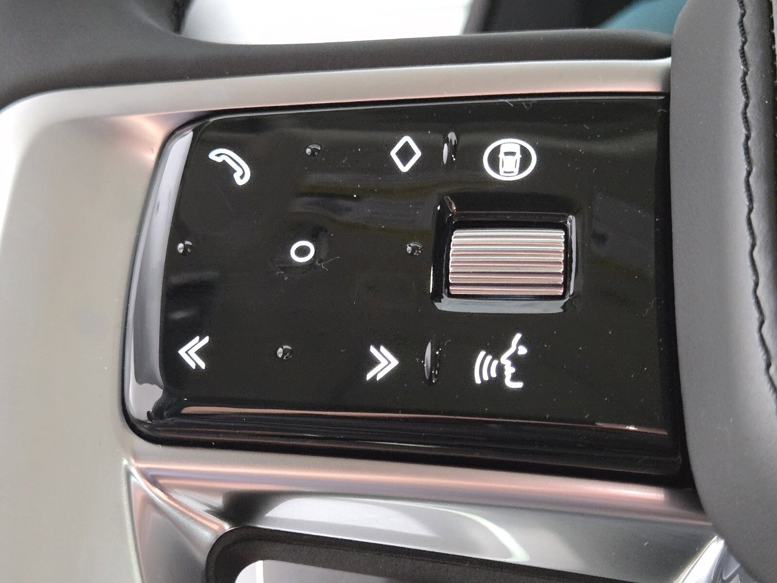 New 2025 Land Rover Range Rover Long Wheelbase SE image 23