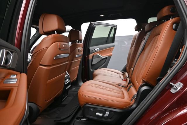 Used 2024 BMW X7 xDrive40i AWD/4WD image 18