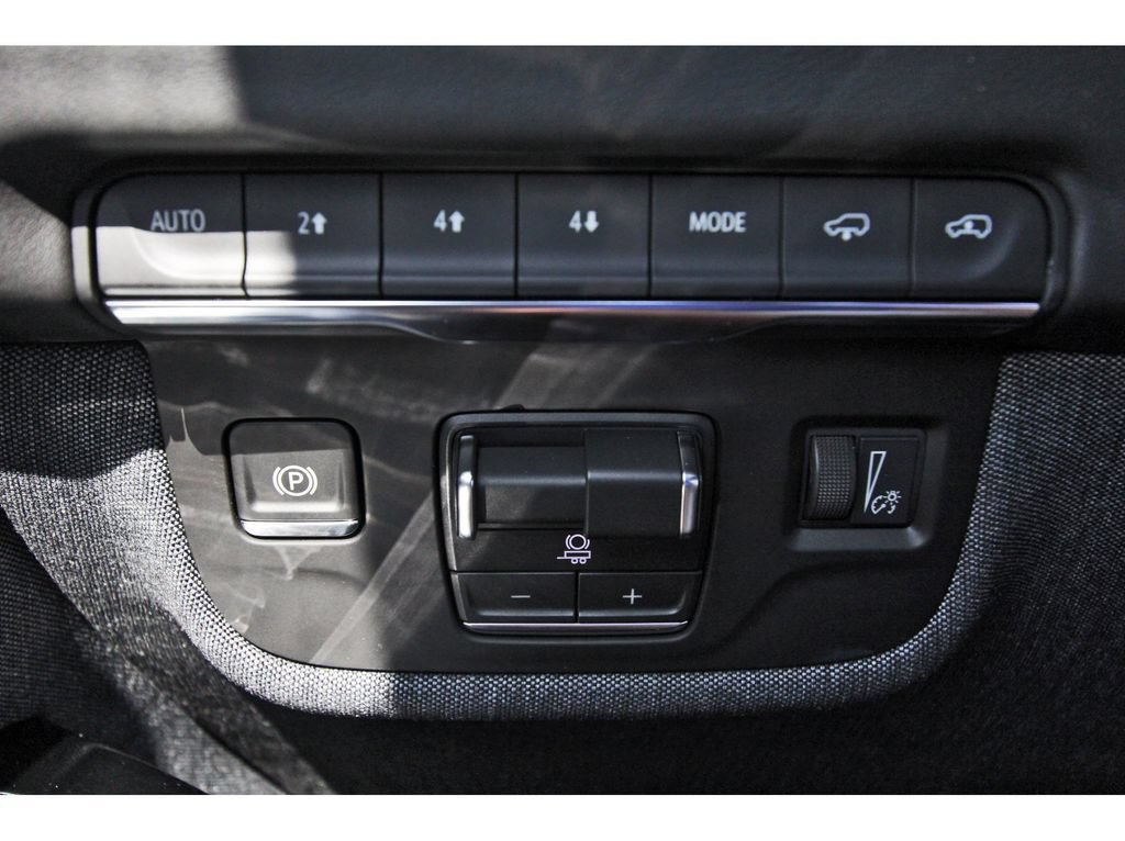 New 2026 Cadillac Escalade ESV Platinum Sport w/ LPO, ONYX Package AWD/4WD image 15