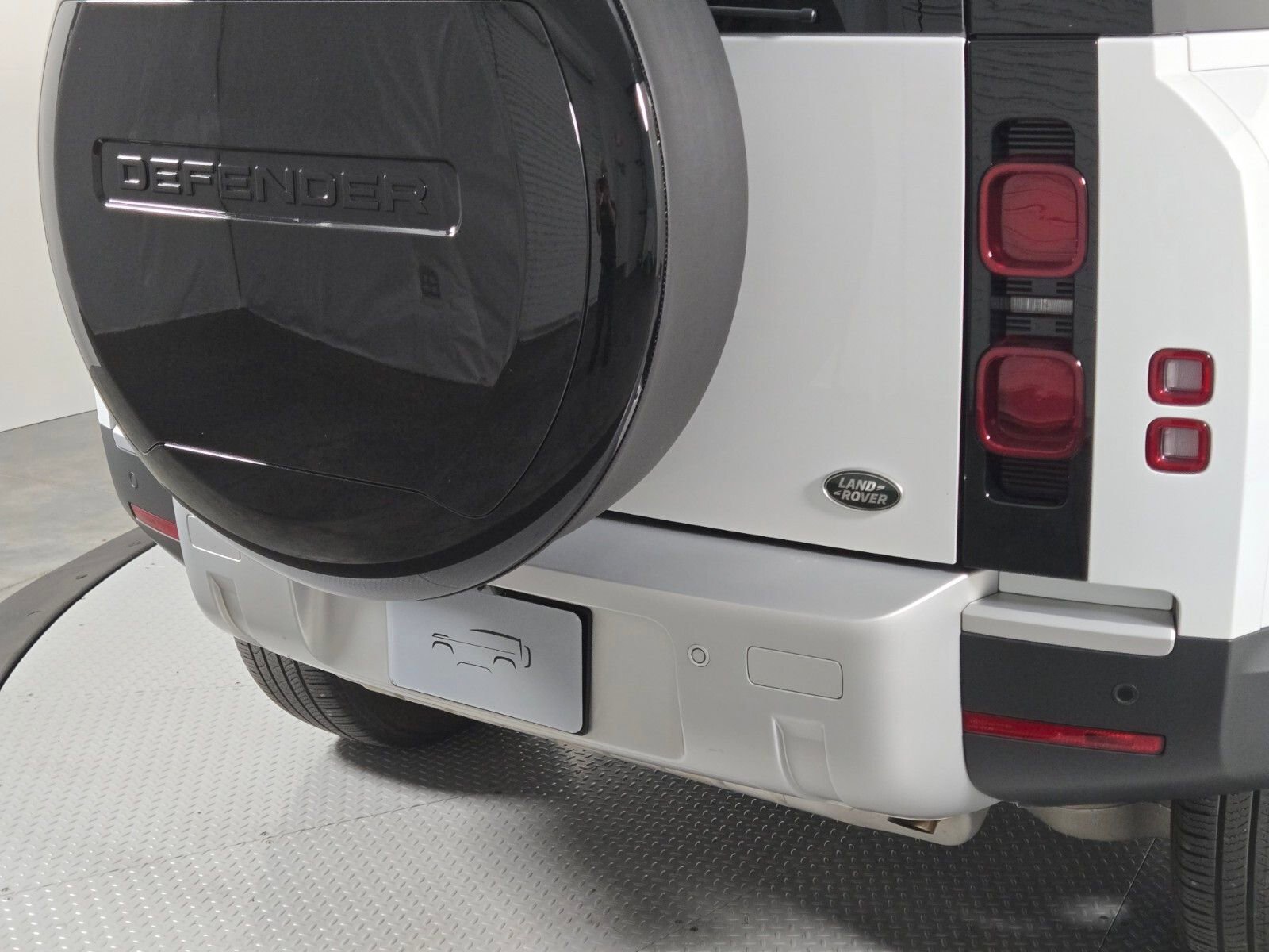 Used 2022 Land Rover Defender 110 S AWD/4WD image 7