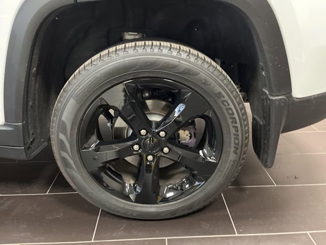 Used 2025 Jeep Grand Cherokee Limited w/ Luxury Tech Group II image 14