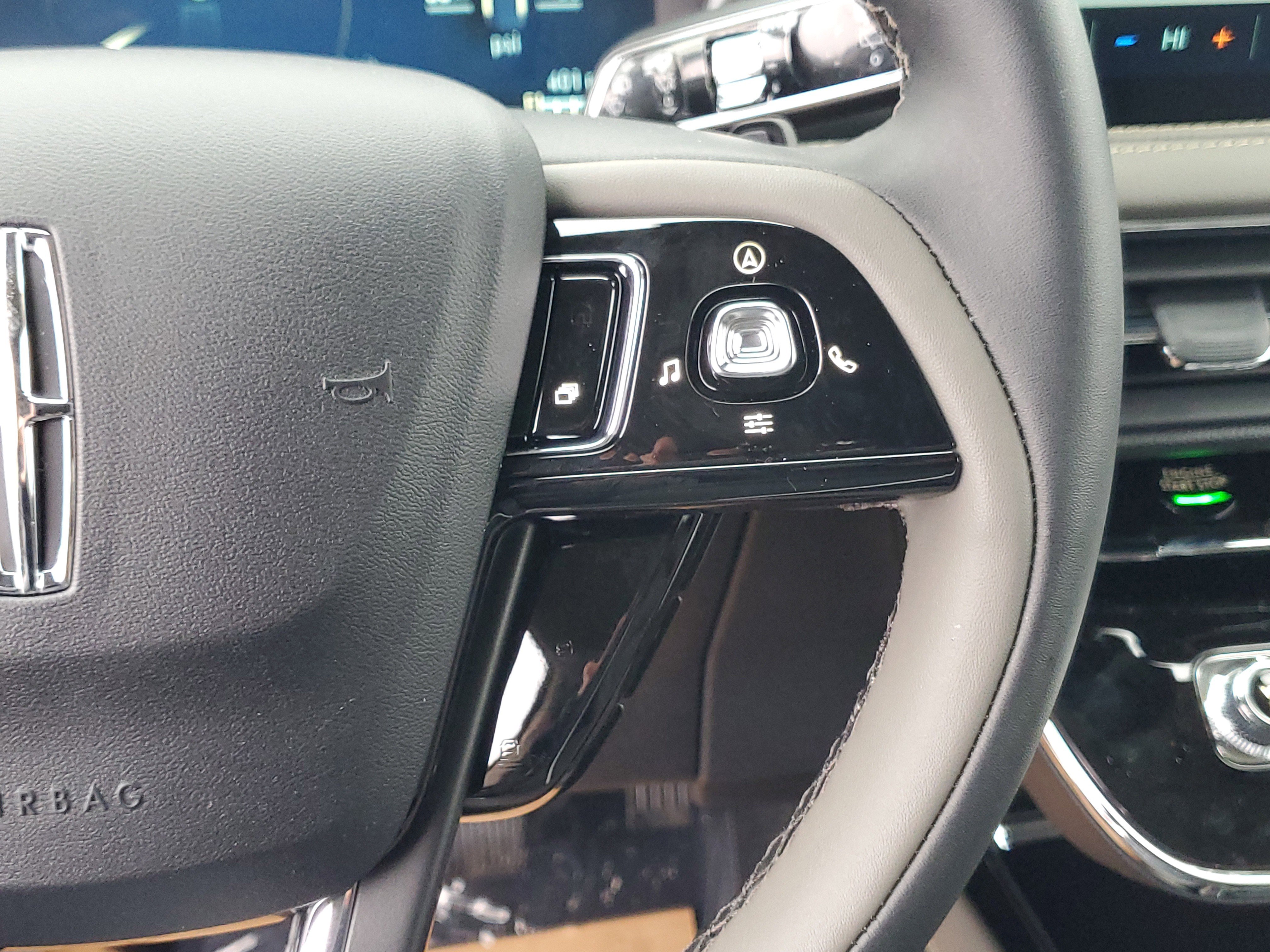 New 2026 Lincoln Corsair Premiere image 17