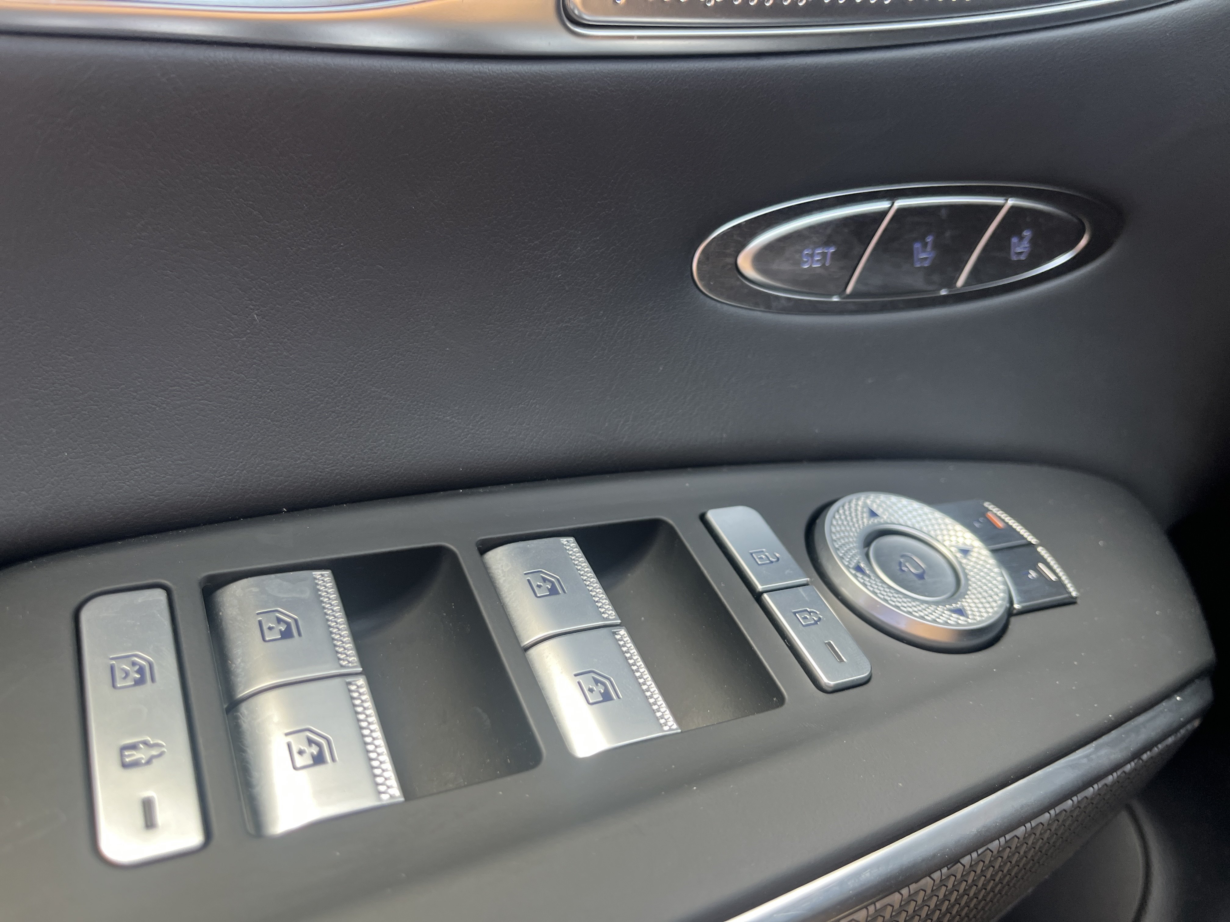 Used 2025 Genesis GV70 3.5T Sport AWD/4WD image 27