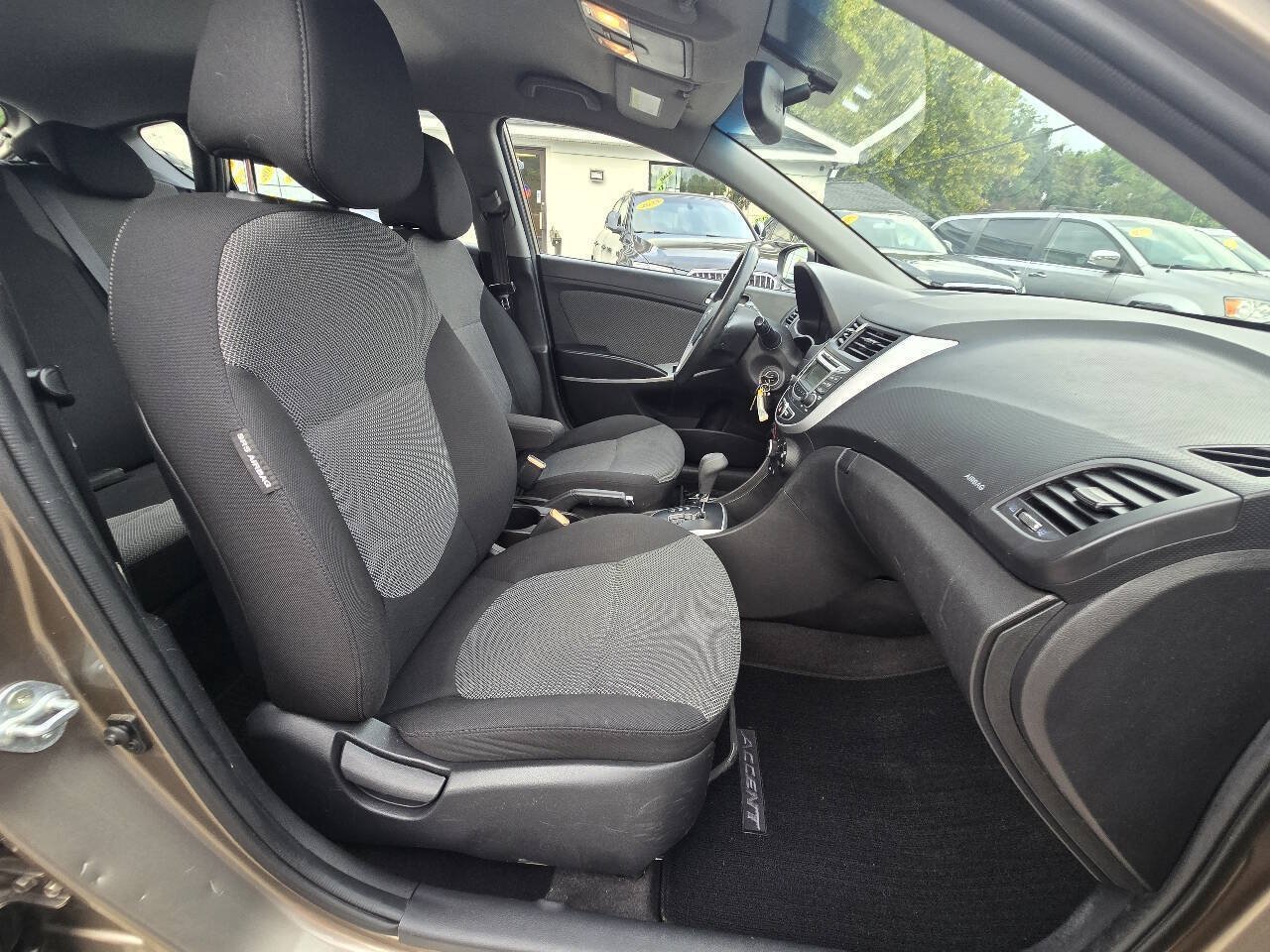 Used 2013 Hyundai Accent GS FWD image 36