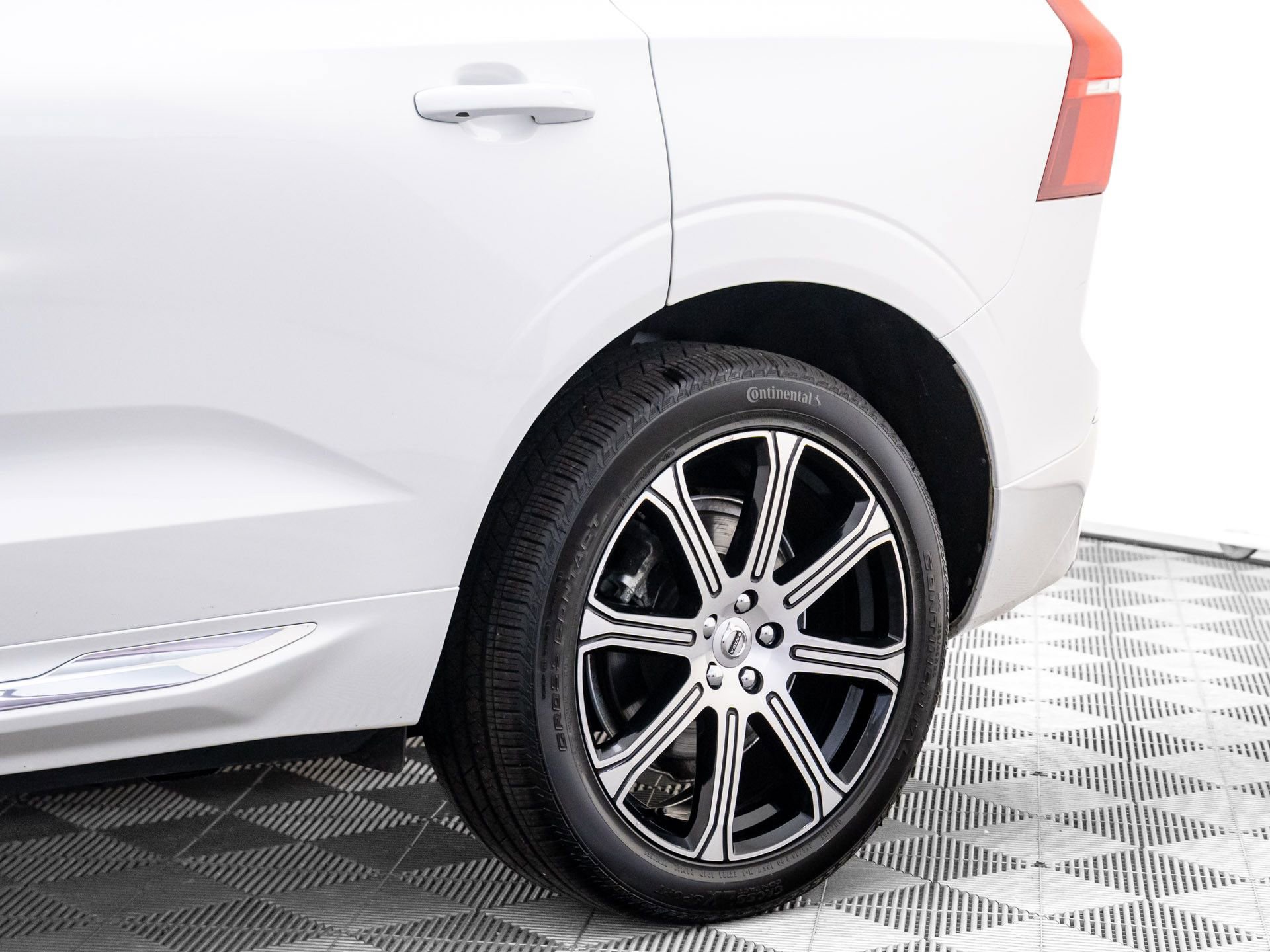 Used 2021 Volvo XC60 T6 Inscription w/ Advanced Package image 34