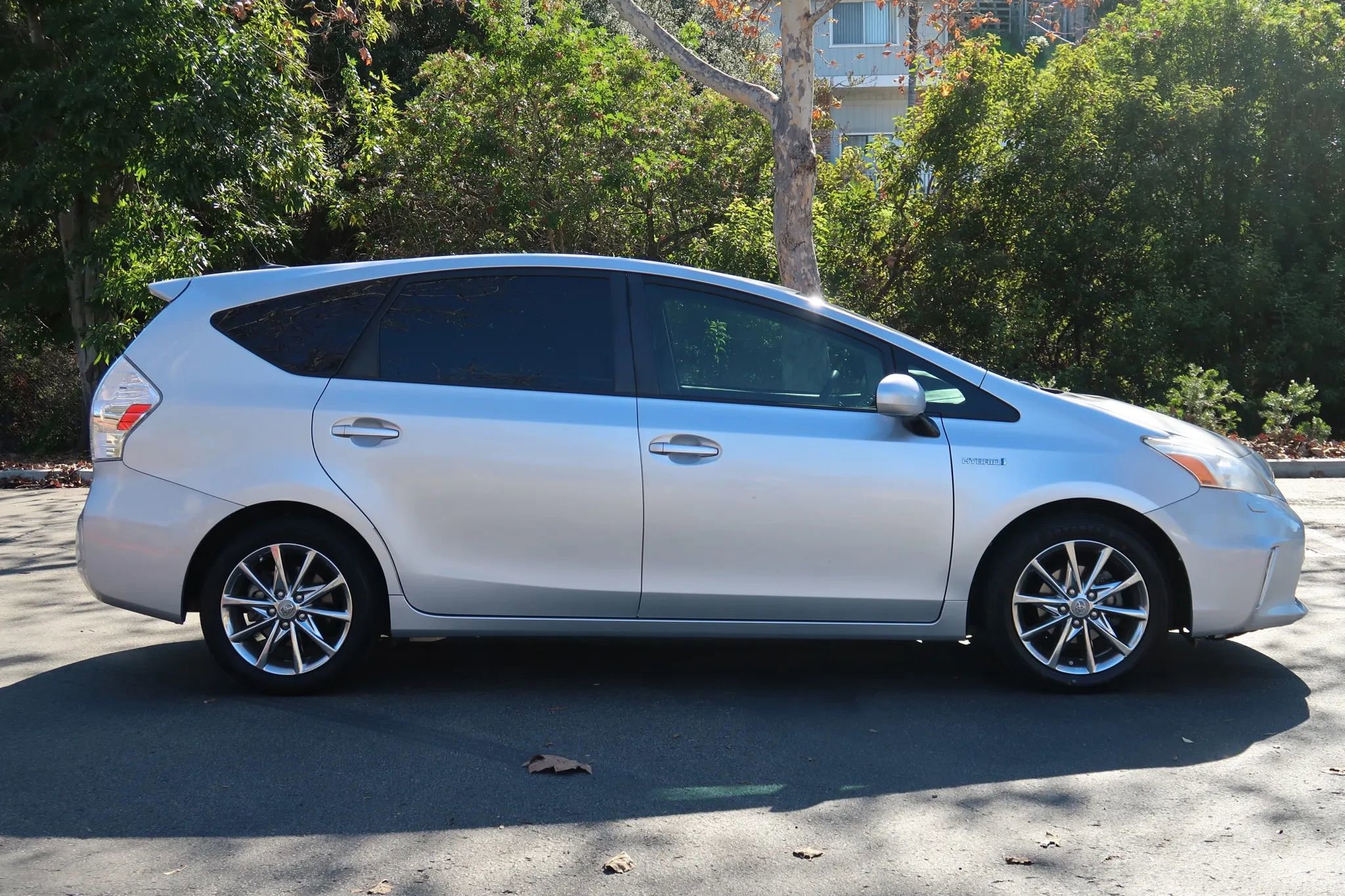 Used 2012 Toyota Prius V Five w/ Preferred Accessory Pkg FWD image 6