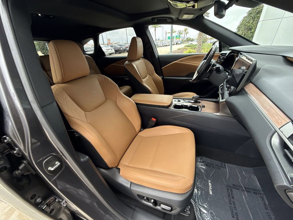 Used 2025 Lexus RX 350 Premium w/ Accessory Package (Z1) image 16