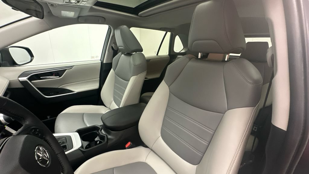 Certified 2021 Toyota RAV4 XLE Premium AWD/4WD image 9