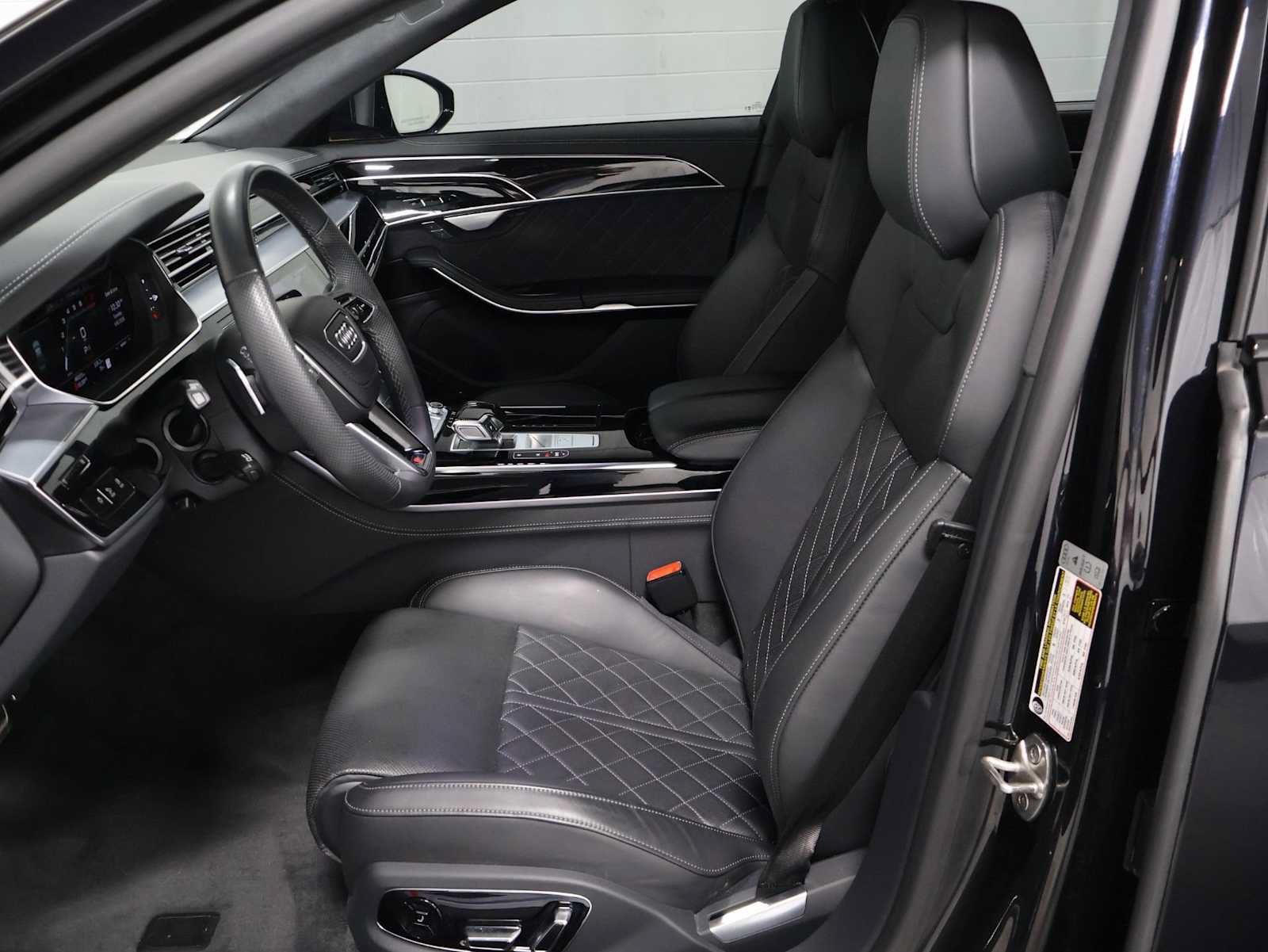 Used 2024 Audi S8 w/ S8 Comfort Plus Package AWD/4WD image 5