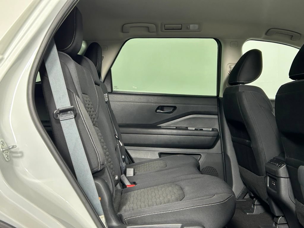 Used 2023 Nissan Pathfinder SV AWD/4WD image 12