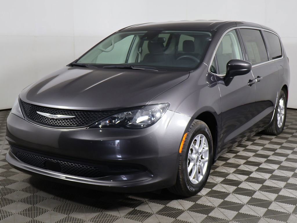 Used 2023 Chrysler Voyager LX FWD image 6