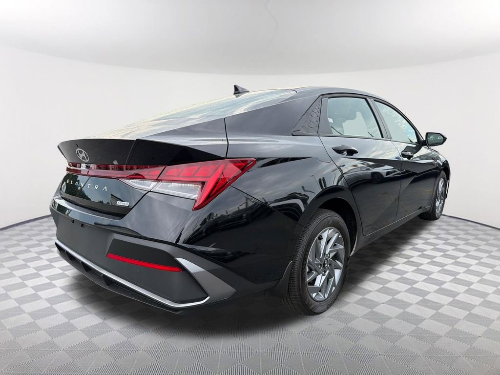 Used 2026 Hyundai Elantra Hybrid FWD image 5