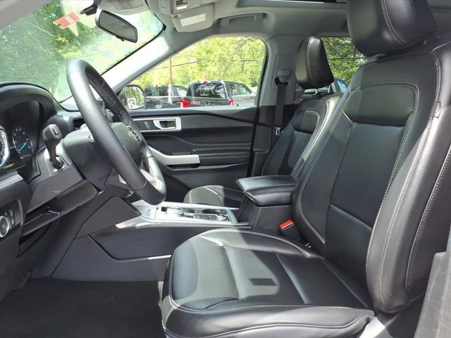 Used 2023 Ford Explorer XLT w/ Equipment Group 202A AWD/4WD image 13