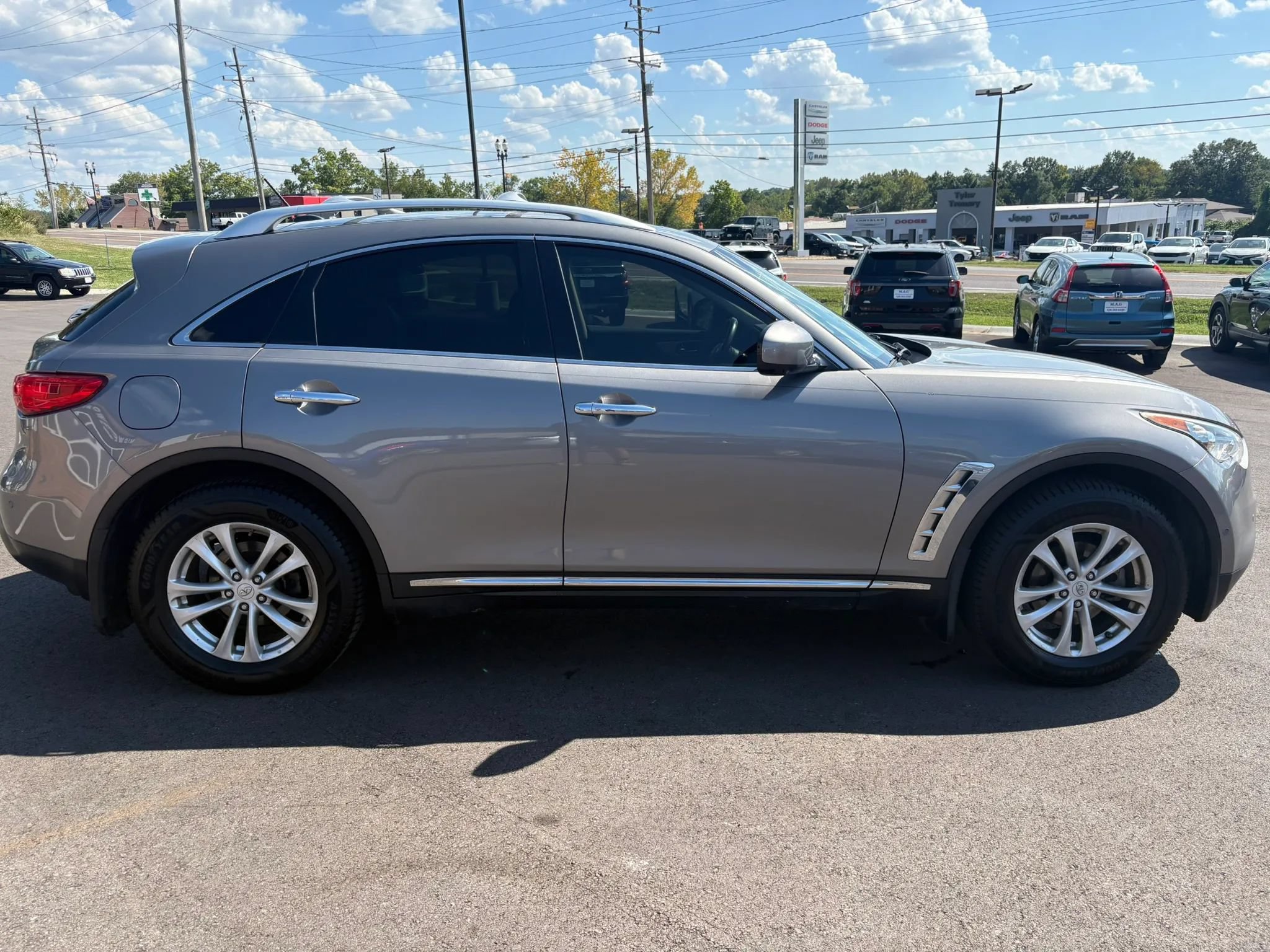 Used 2011 INFINITI FX35 AWD w/ Premium Pkg image 7