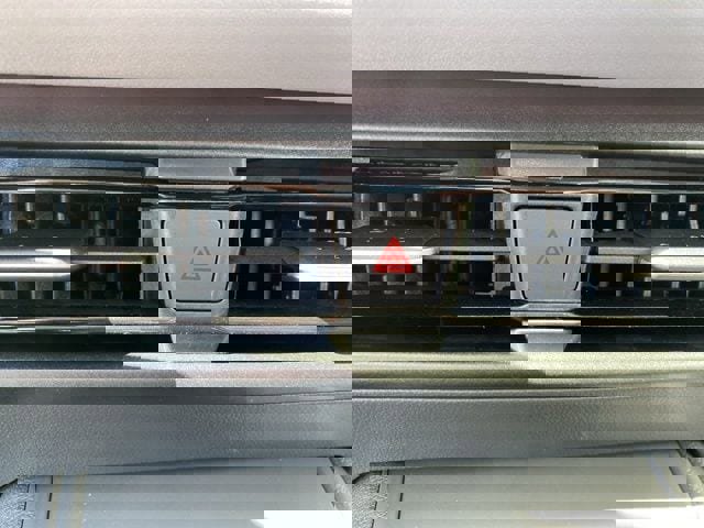 New 2025 Volkswagen Tiguan SE image 36