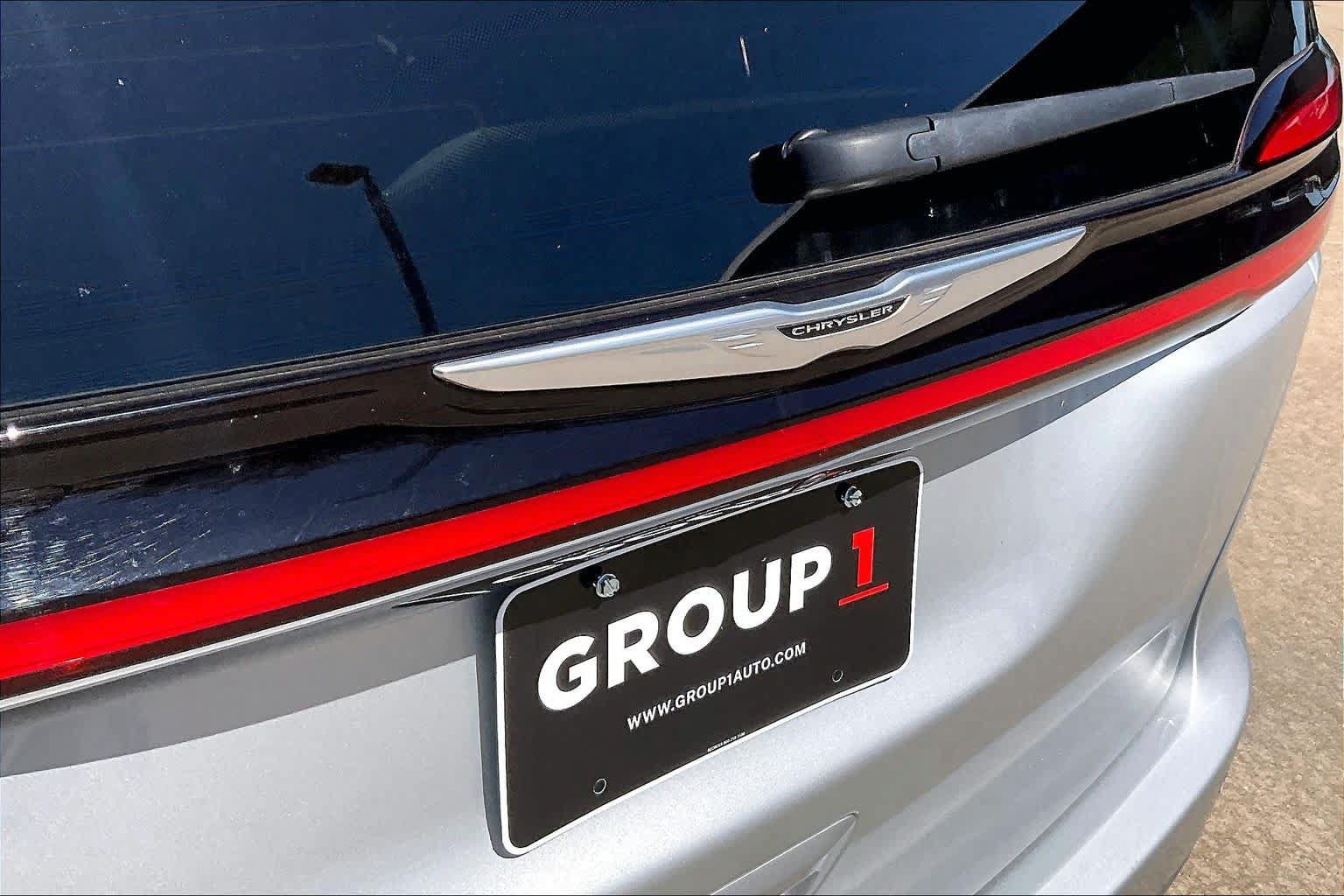 Used 2024 Chrysler Pacifica Touring-L FWD image 30