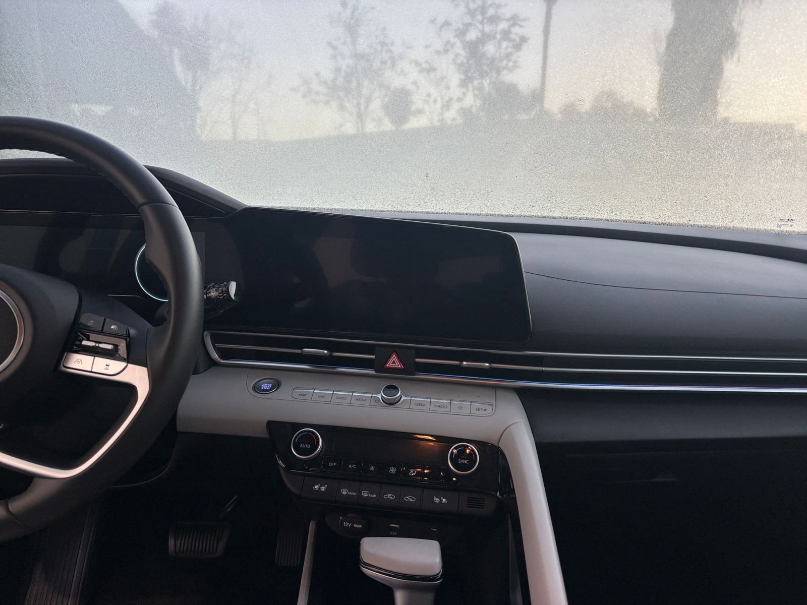 Used 2025 Hyundai Elantra Limited image 18