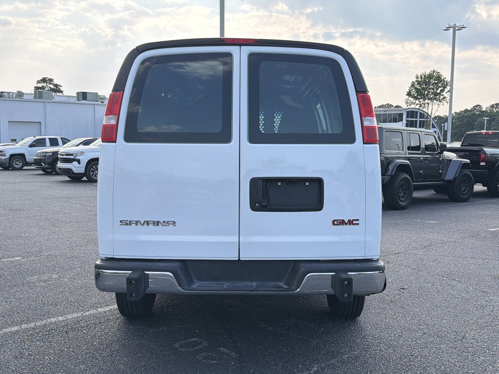 Used 2024 GMC Savana 2500 w/ Driver Convenience Package RWD image 11