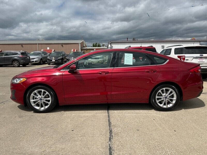 Used 2019 Ford Fusion SE image 2