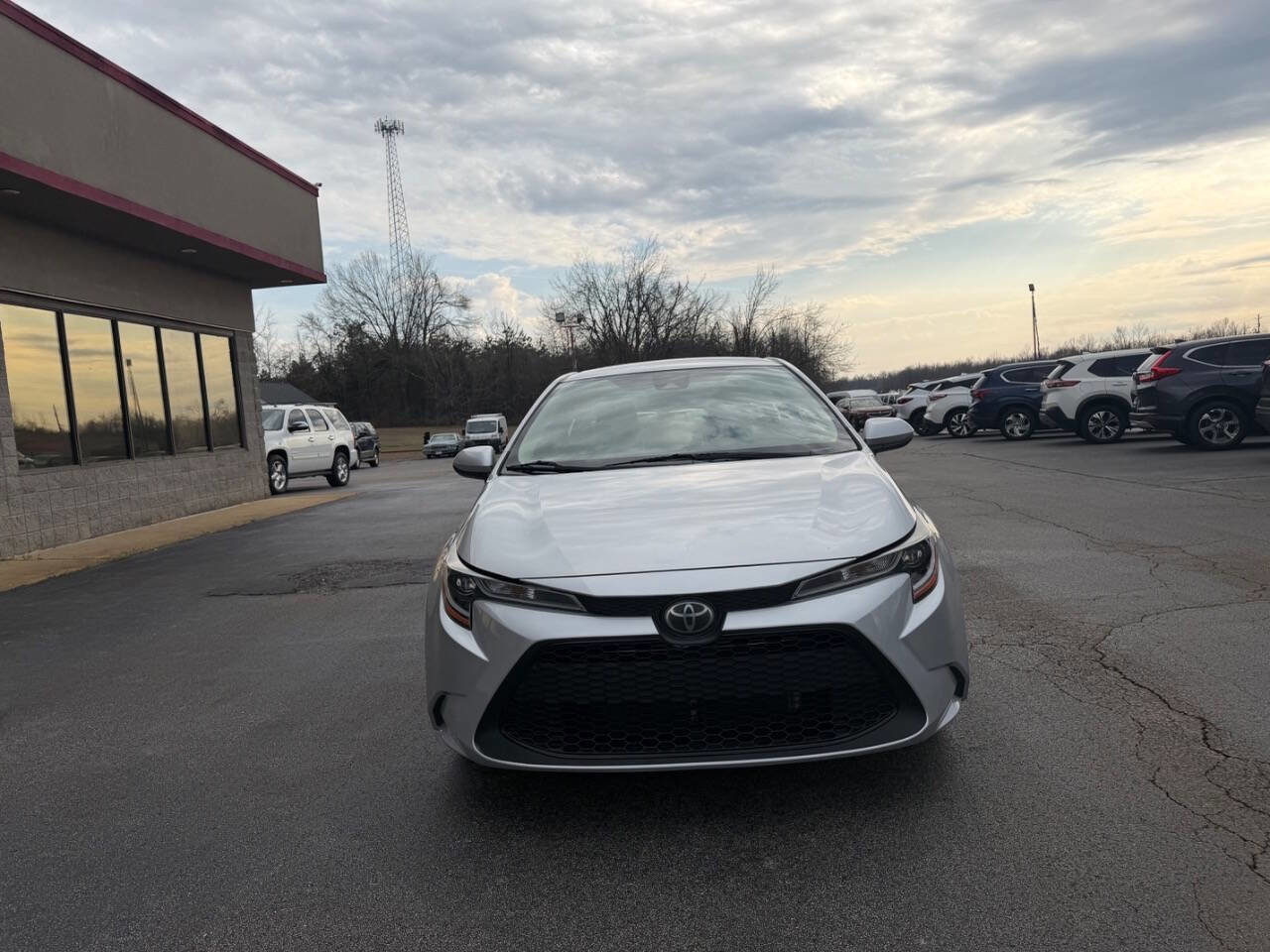 Used 2020 Toyota Corolla LE FWD image 3