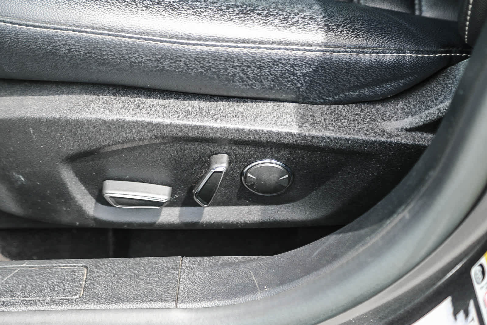 Used 2019 Ford Fusion SEL FWD image 19