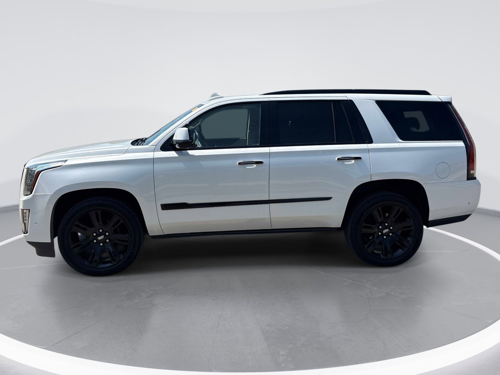 Used 2018 Cadillac Escalade Premium Luxury image 5