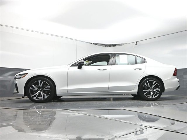 Used 2024 Volvo S60 B5 Core image 34