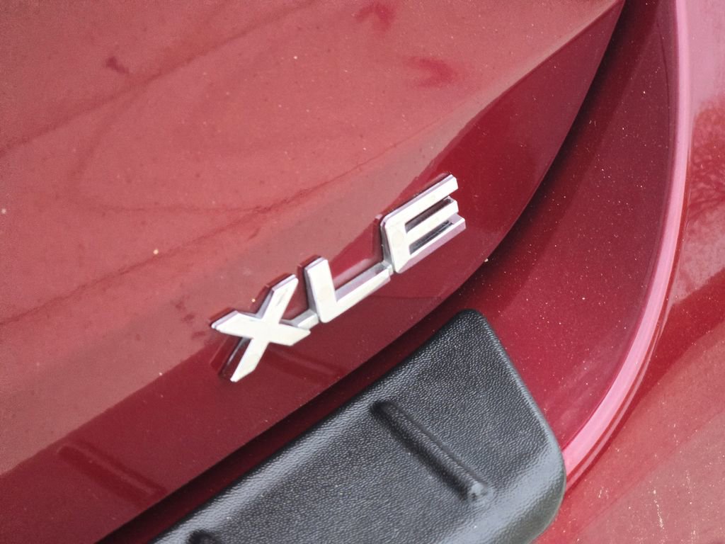 Used 2025 Toyota Highlander XLE AWD/4WD image 12
