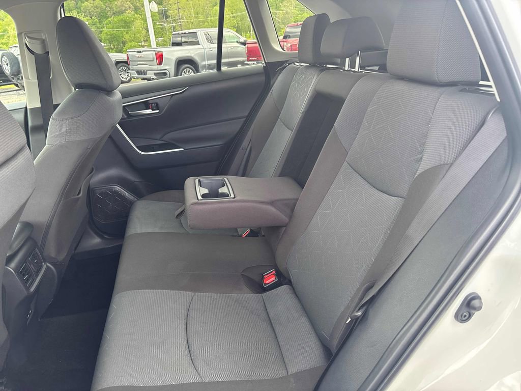 Used 2025 Toyota RAV4 XLE AWD/4WD image 23