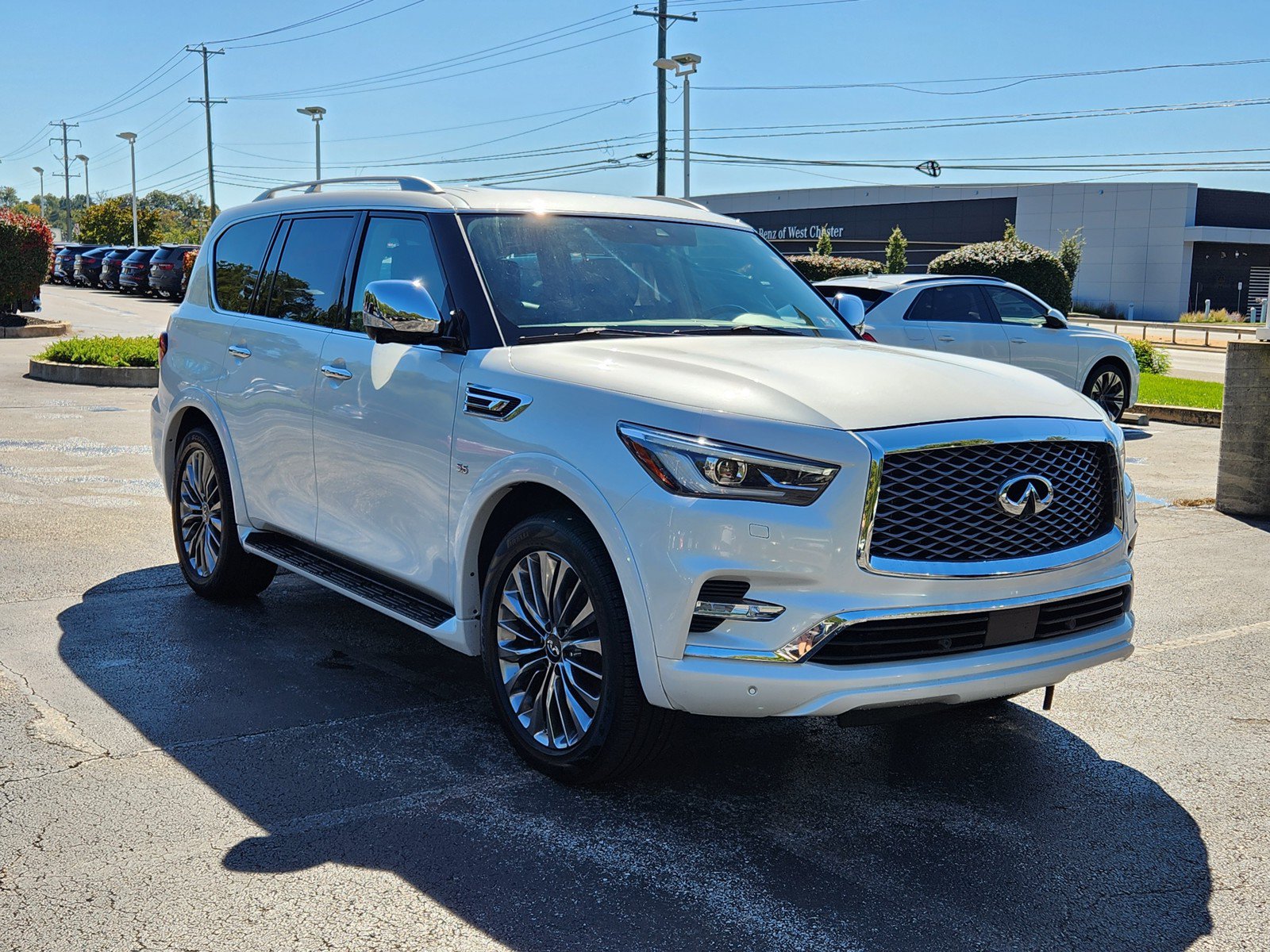 Used 2018 INFINITI QX80 4WD w/ Deluxe Technology Package image 2