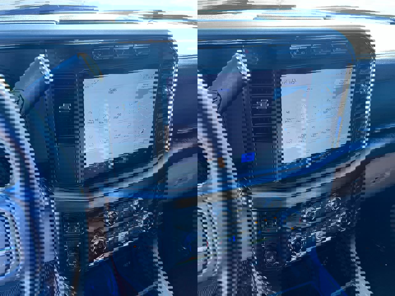 Used 2023 Ford F350 Lariat image 26