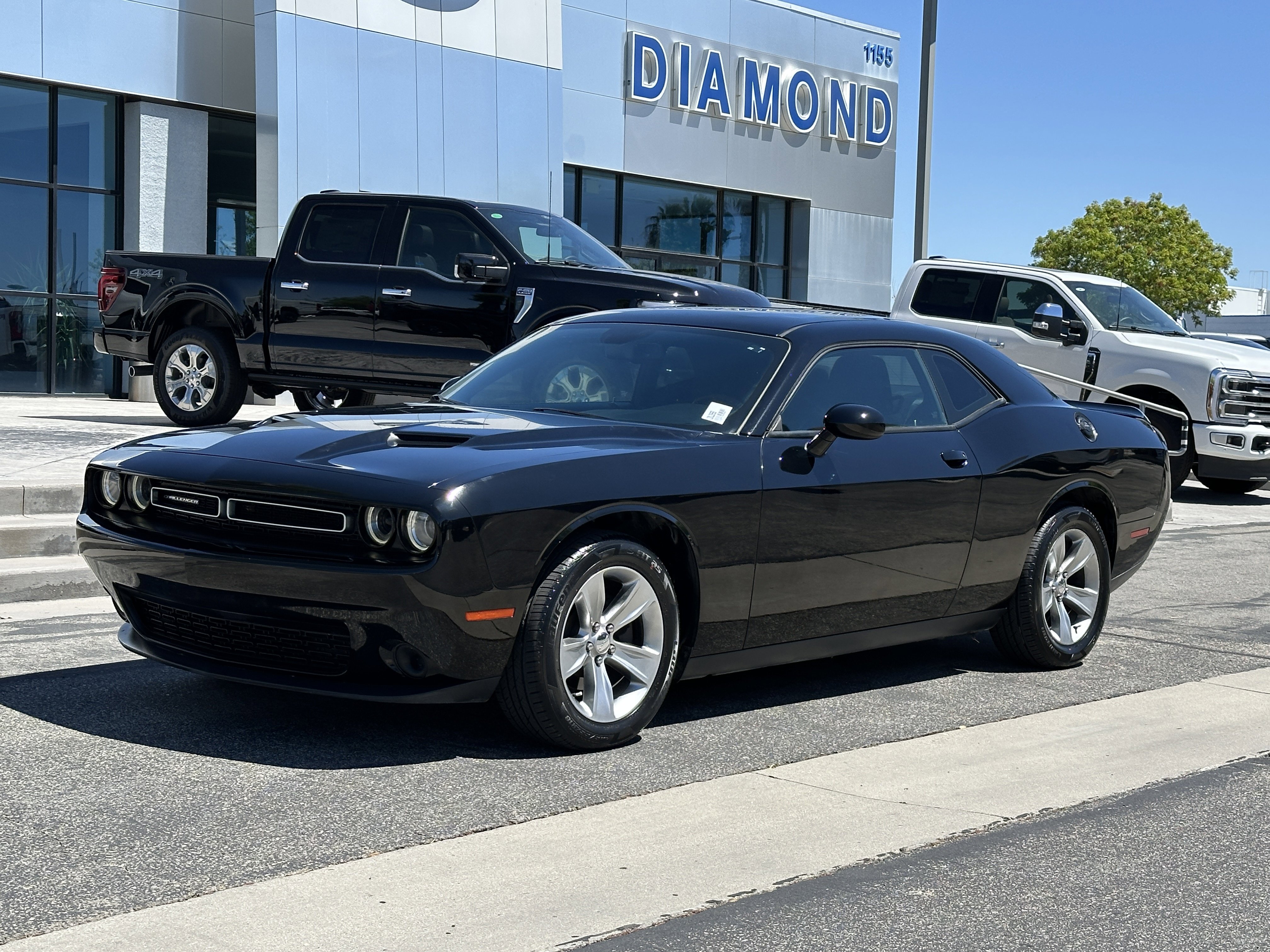 Used 2018 Dodge Challenger SXT image 2