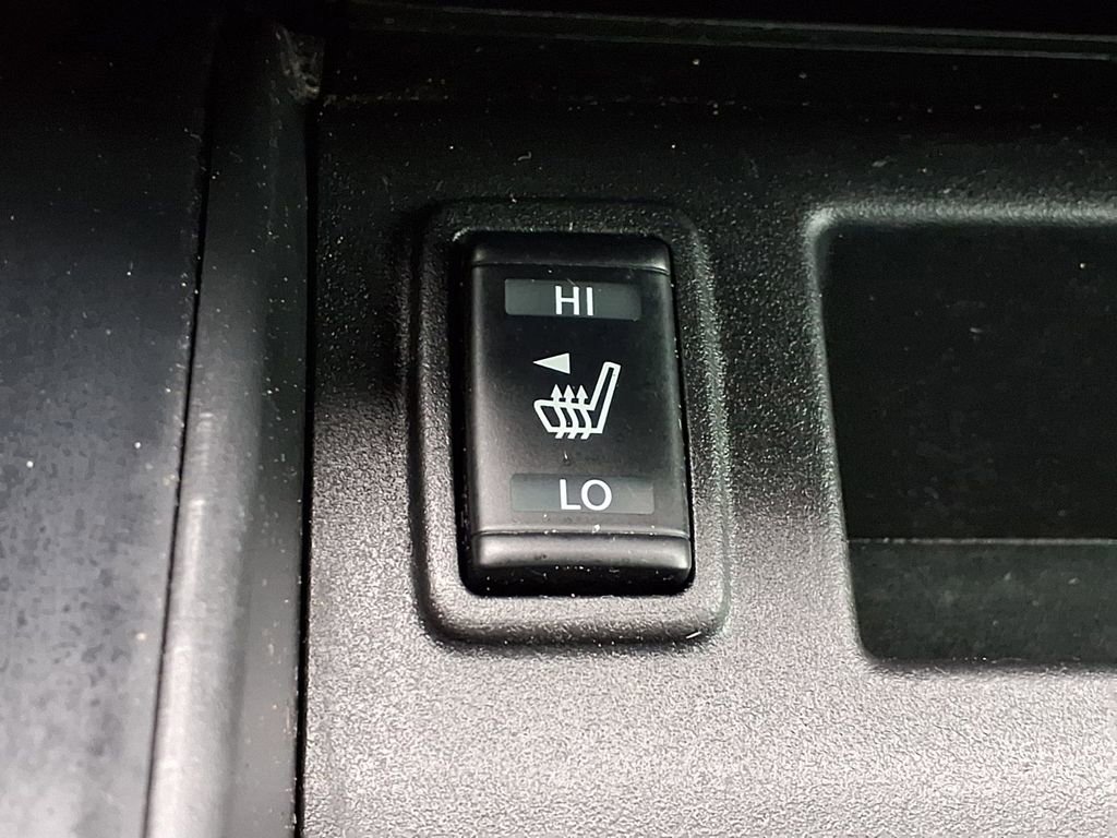 Used 2018 Nissan Titan SV w/ SV Convenience Package RWD image 8
