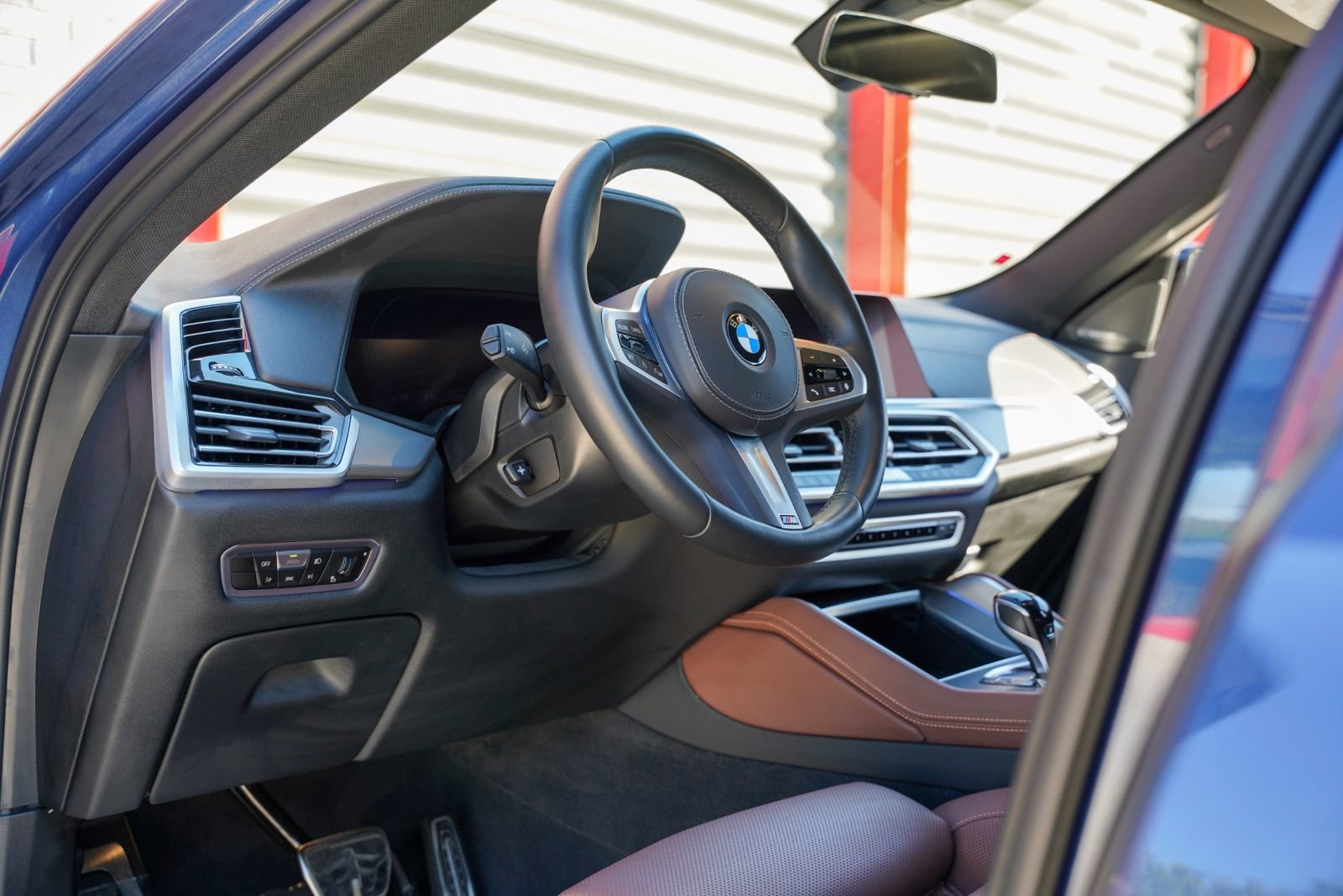 Used 2023 BMW X6 xDrive40i w/ M Sport Package image 4